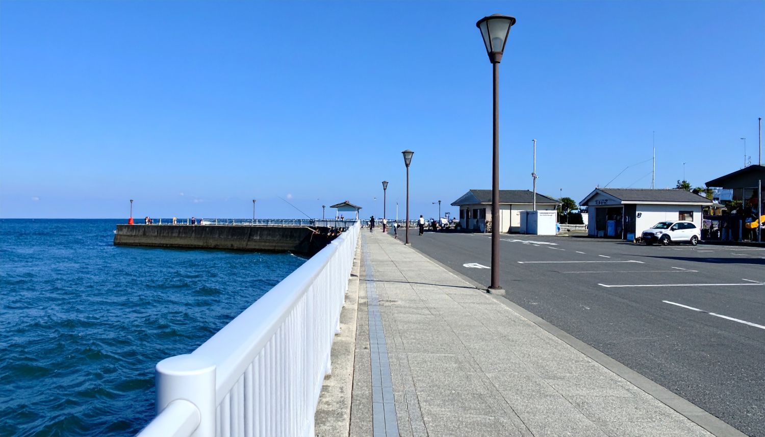 柵・トイレ・売店が整備された日本の海釣り公園